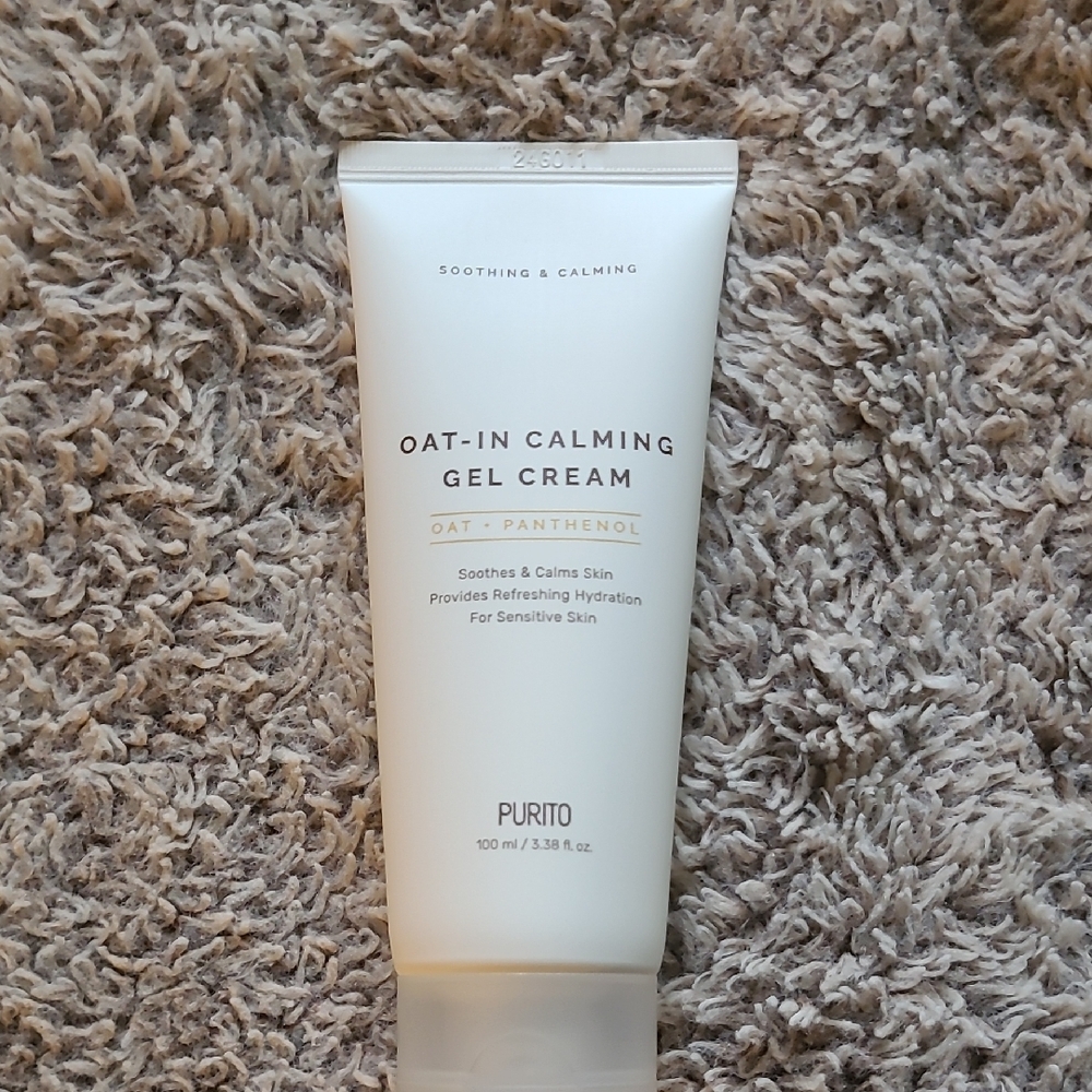 Oat-In Calming Gel Cream - White